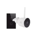 Cámara de seguridad inteligente blanca con antena junto a un interruptor de luz táctil negro de dos botones